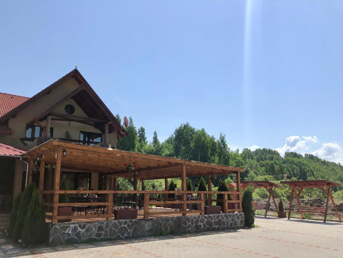 Aranykakas étterem és panzió Acomodação com café da manhã Sîndominic Exterior foto